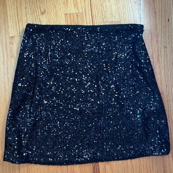 Black sequin skirt - Picture 2 of 4